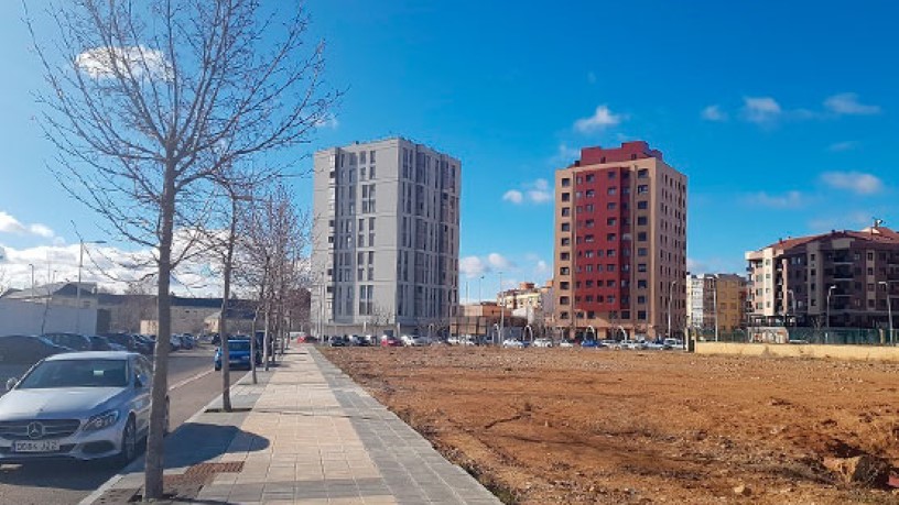 Terrain urbain de 1209m² dans secteur La Lastra, Parcela R8.3, León