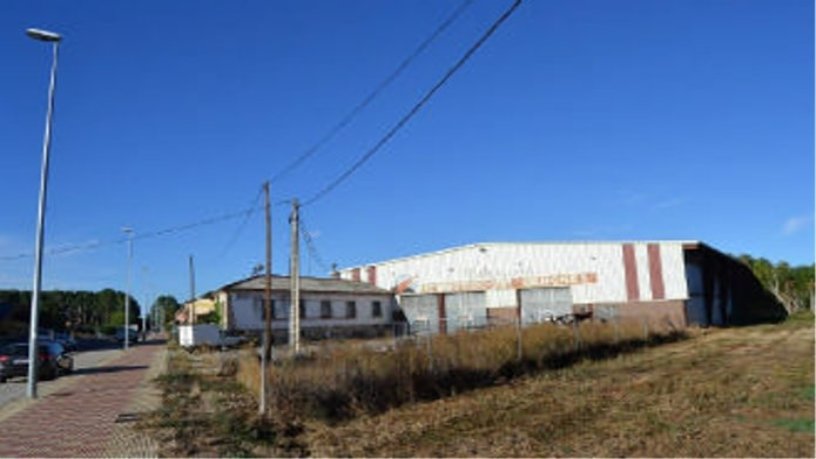 Nave industrial de 4680m² en avenida Puente De Hierro, Carrizo, León