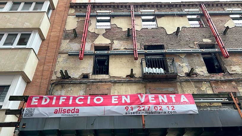 Travail arrêté dans rue Capitán Cortés, León