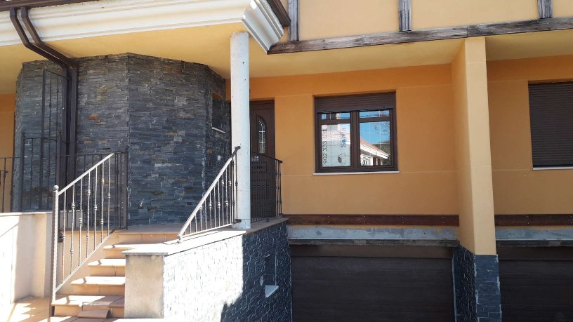 238m² Chalet on street Rodera Bajera (Pobladura Del Bernesga), Sariegos, León