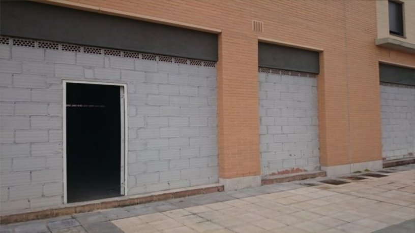 Local comercial de 250m² en calle Los Aluches, León