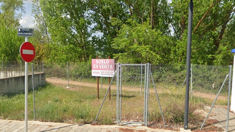 Obra parada  en calle Peñarrubia, Villamuriel De Cerrato