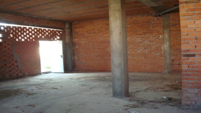 135m² Commercial premises on road Caserio, Torrecaballeros, Segovia