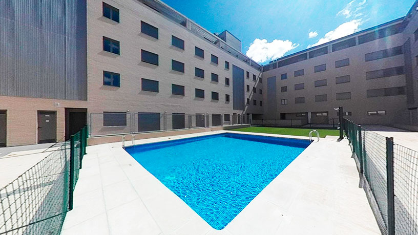 Piso de 132.00 m² con 3 habitaciones con 2 baños en Plaza De Los Premios Nobel, Arroyo De La Encomienda