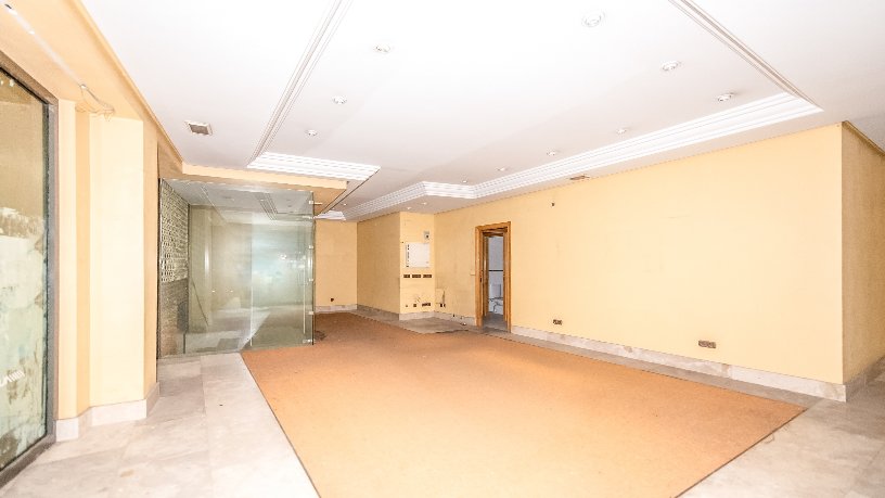 Local comercial de 75m² en calle Trabajo, Valladolid