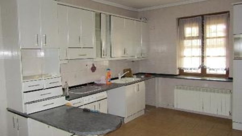 Chalet de 220m² dans rue Hospital, Nava Del Rey, Valladolid