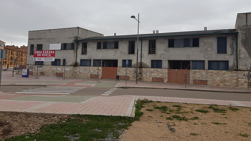 Obra parada en camino Camino Hondo. Sector 7. Parcela 5, Cistérniga, Valladolid