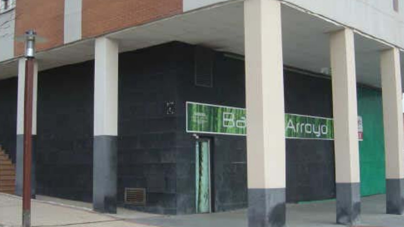 Local comercial de 100m² en avenida Jose Luis Lasa, Arroyo De La Encomienda, Valladolid
