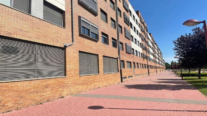 Plaza de garaje de 26m² en calle Monasterio De San Juan De La Peña 16, Valladolid