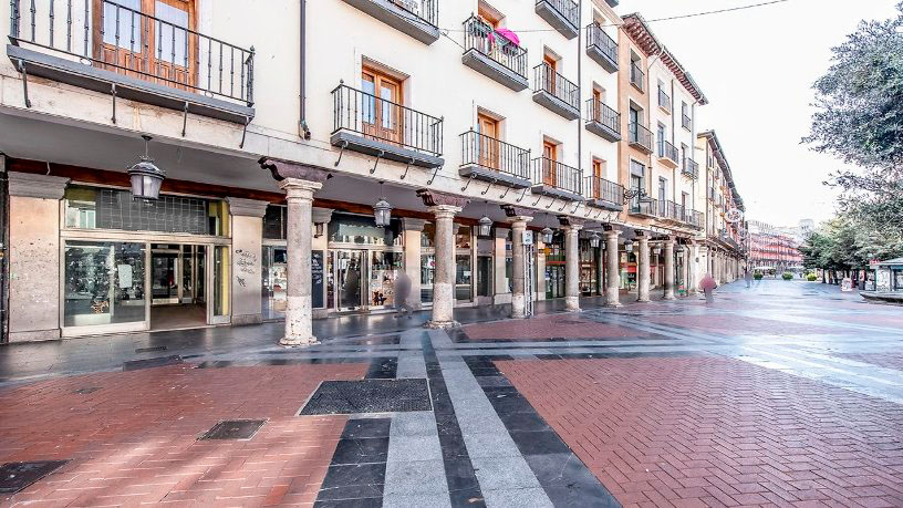 Local comercial de 335m² en plaza Fuente Dorada, Valladolid