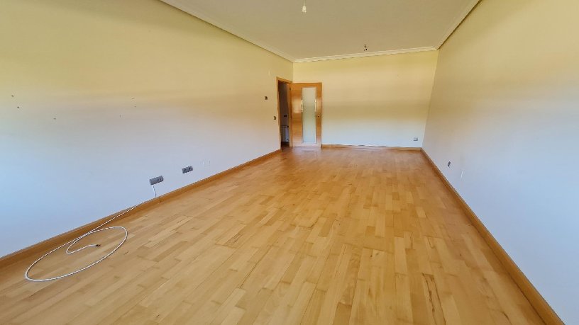 133m² Flat on street Monasterio De San Juan De La Peña 8, Valladolid