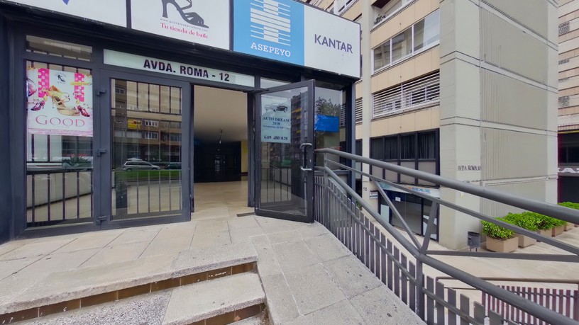 Local comercial de 208m² en avenida Roma ,Complejo Residencial Roma Dos Mil, Barcelona