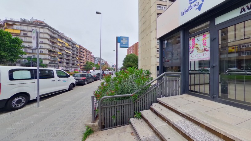 Local comercial de 208m² en avenida Roma ,Complejo Residencial Roma Dos Mil, Barcelona