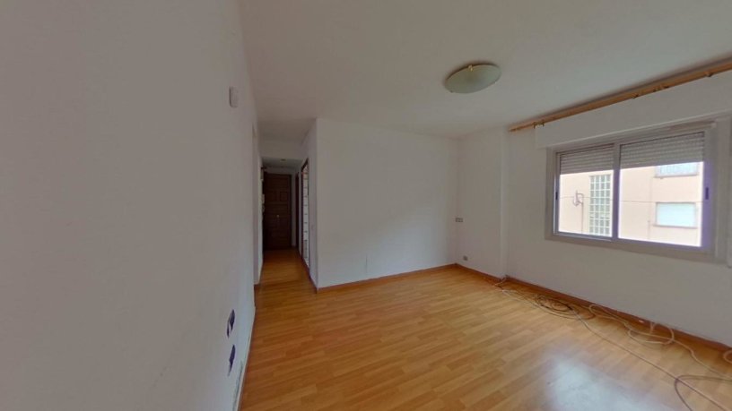 58m² Flat on street Mossen Cinto Verdaguer, Sant Boi De Llobregat, Barcelona