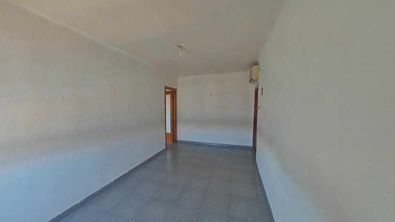 Piso en venta en calle Del Bedoll, Cornellà De Llobregat, Barcelona