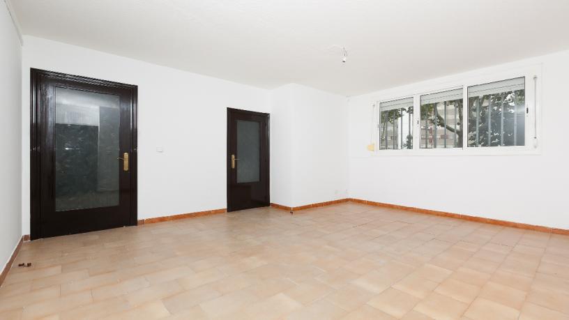 Piso de 74m² en calle Zaragoza, Badia Del Vallès, Barcelona