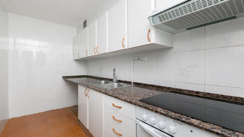 Piso de 74m² en calle Zaragoza, Badia Del Vallès, Barcelona