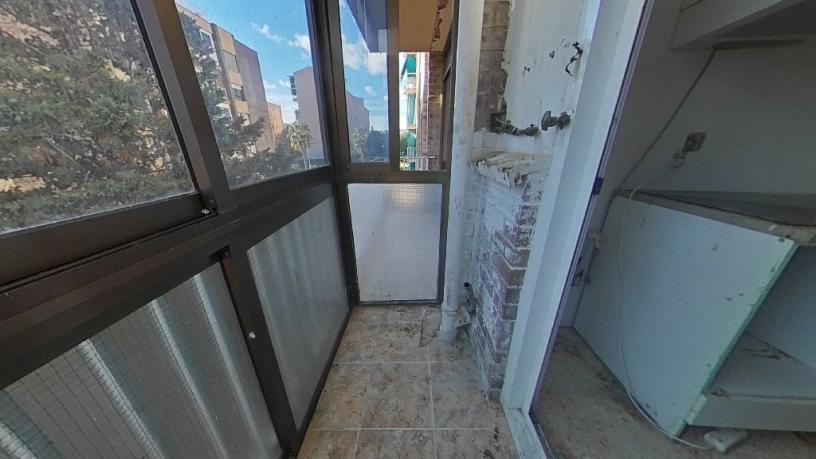 Piso de 75m² en avenida Luis More Del Castillo, Viladecans, Barcelona