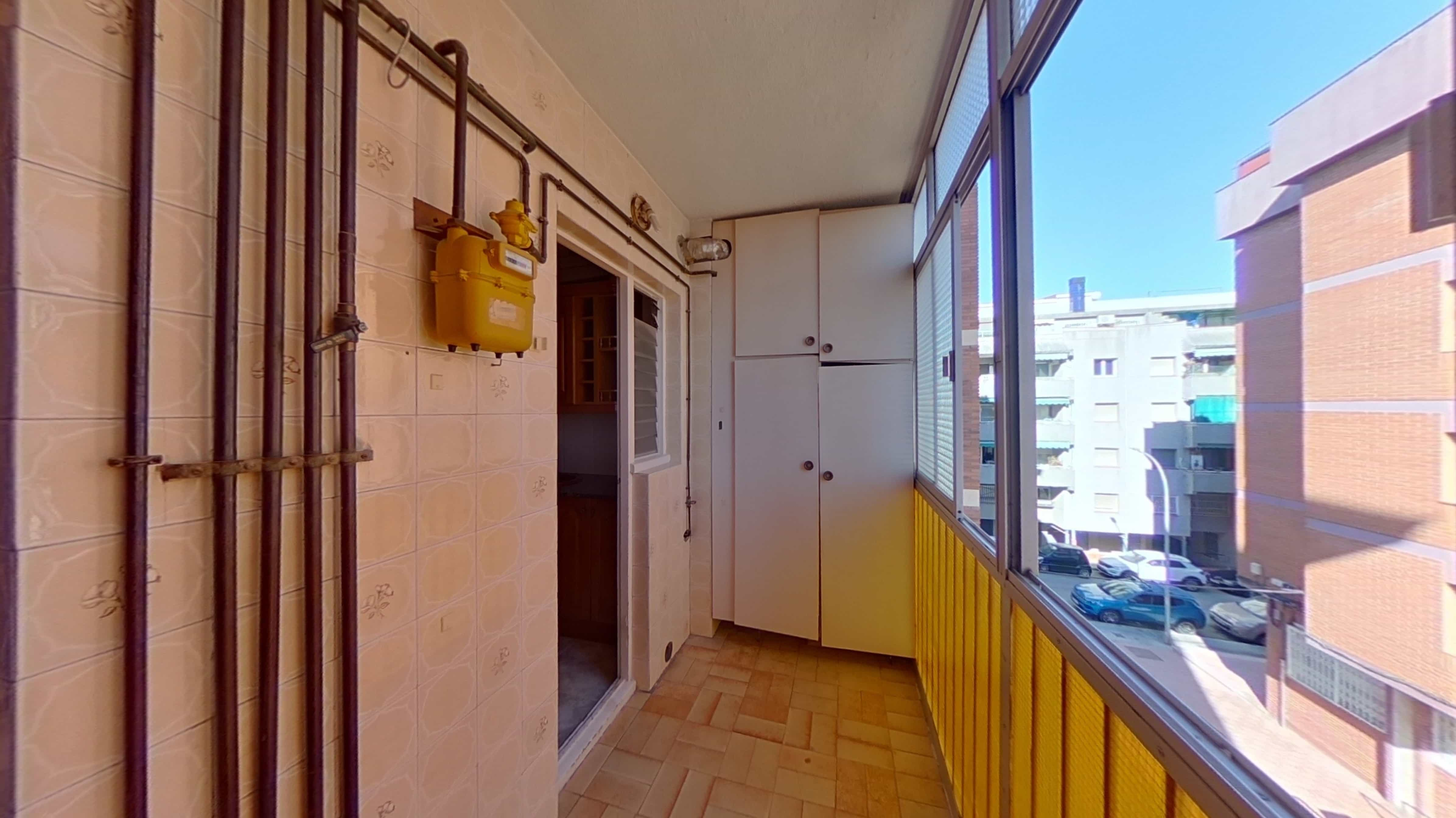 Piso de 85m² en calle Enric Granados, Sant Boi De Llobregat, Barcelona