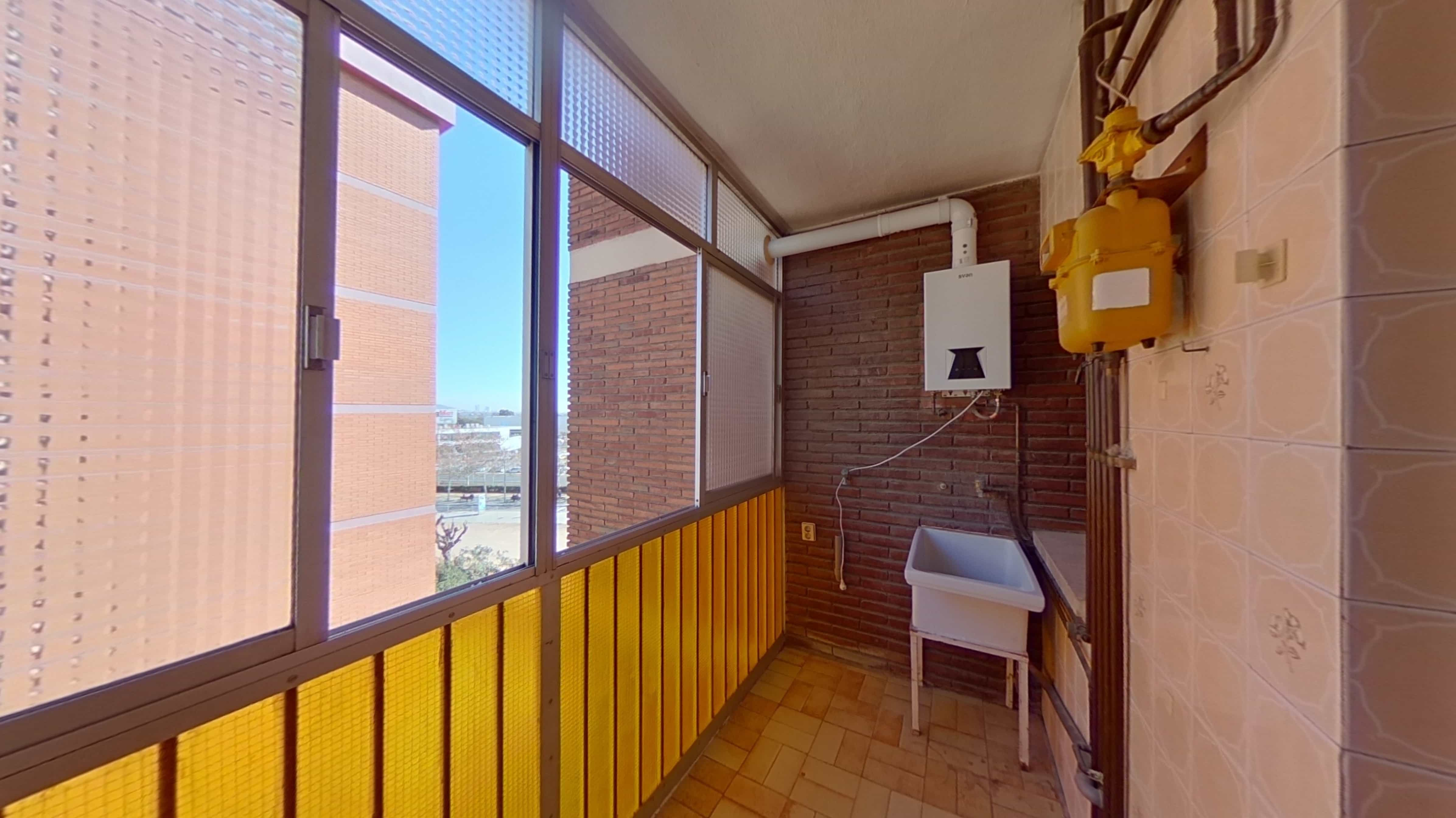 Piso de 85m² en calle Enric Granados, Sant Boi De Llobregat, Barcelona