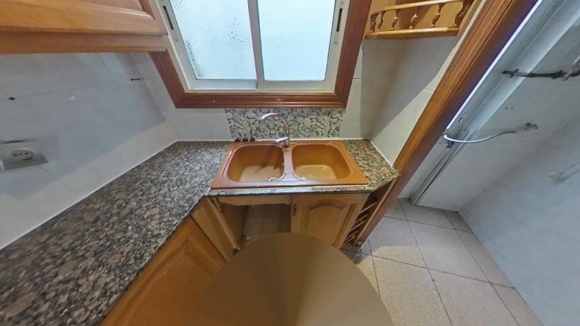 65m² Flat on street Singuerlin, Santa Coloma De Gramenet, Barcelona