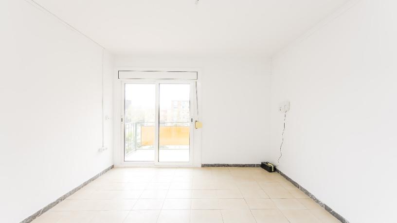 59m² Flat on square Del Poble, Montornès Del Vallès, Barcelona