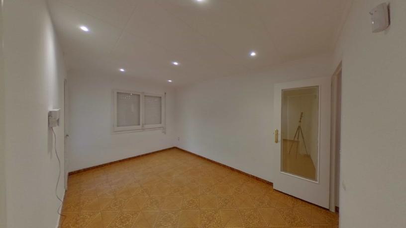 Piso de 65m² en calle Verge De Montserrat, Ripollet, Barcelona