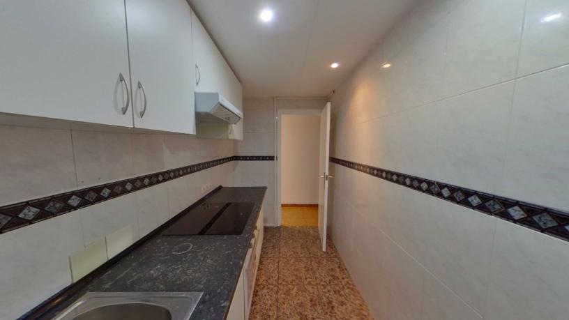 Piso de 65m² en calle Verge De Montserrat, Ripollet, Barcelona