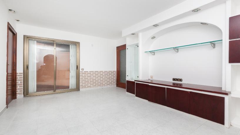 Piso de 85m² en calle Conde Vilardaga, Sant Feliu De Llobregat, Barcelona