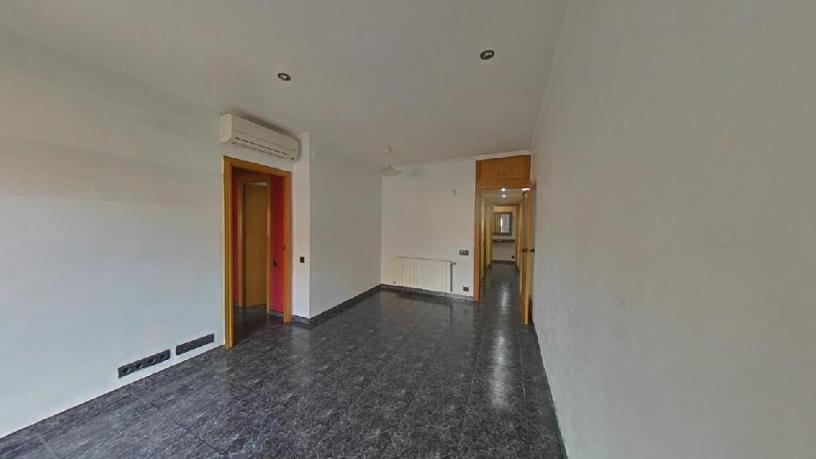 81m² Flat on street Barcelona, Sant Vicenç Dels Horts, Barcelona