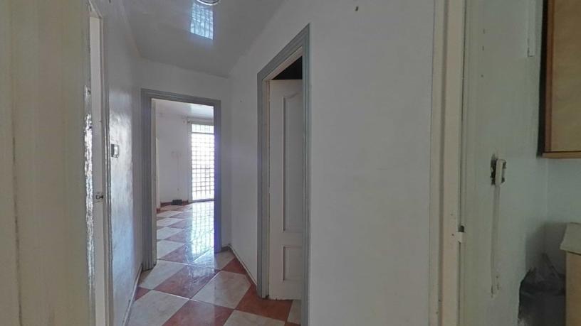 Piso de 61m² en calle Josep Serrano, Santa Coloma De Gramenet, Barcelona