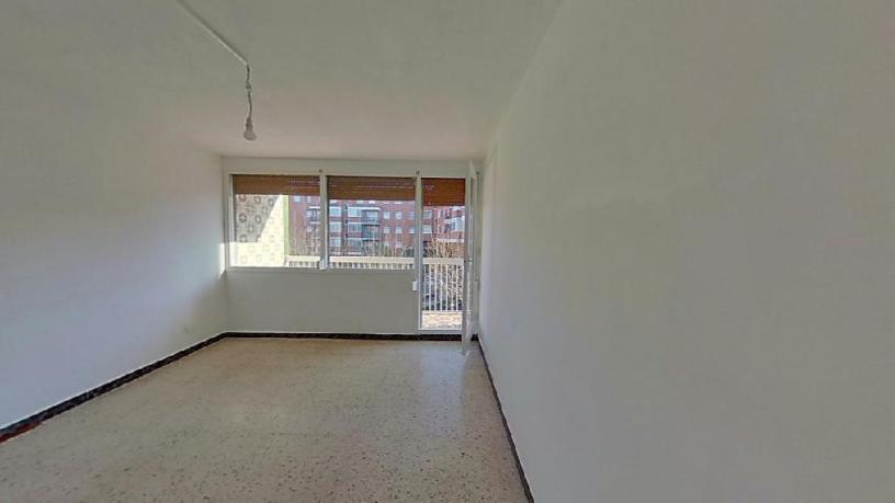 Piso de 76m² en calle Ramon D'abadal, Santa Perpètua De Mogoda, Barcelona