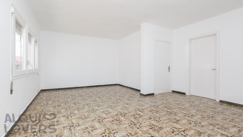 Piso de 74m² en calle De La Hispanitat, Terrassa, Barcelona