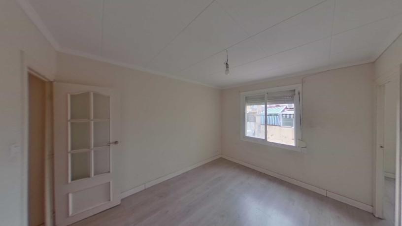 Piso de 58m² en calle Lepanto, Badalona, Barcelona