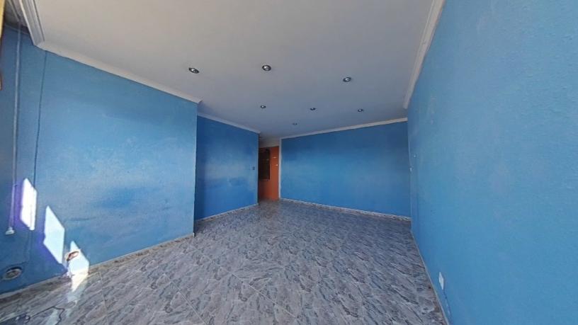 Piso de 75m² en calle Algarve, Badia Del Vallès, Barcelona