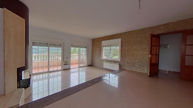 Adosado de 290m² en calle Valles, Castellar Del Vallès, Barcelona