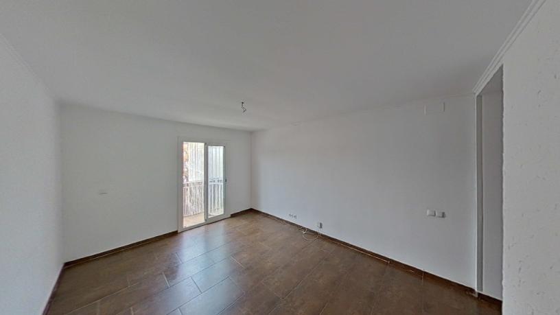 Piso de 85m² en calle Francesc Layret, Cornellà De Llobregat, Barcelona