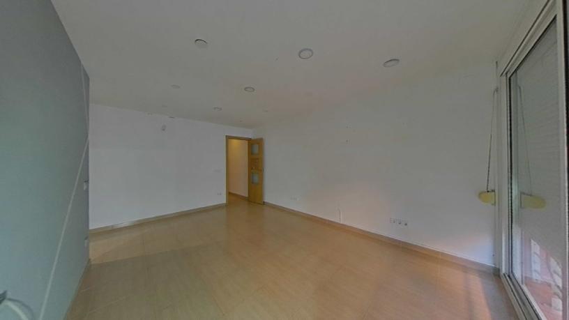 Piso de 70m² en calle Bonavista, Cornellà De Llobregat, Barcelona