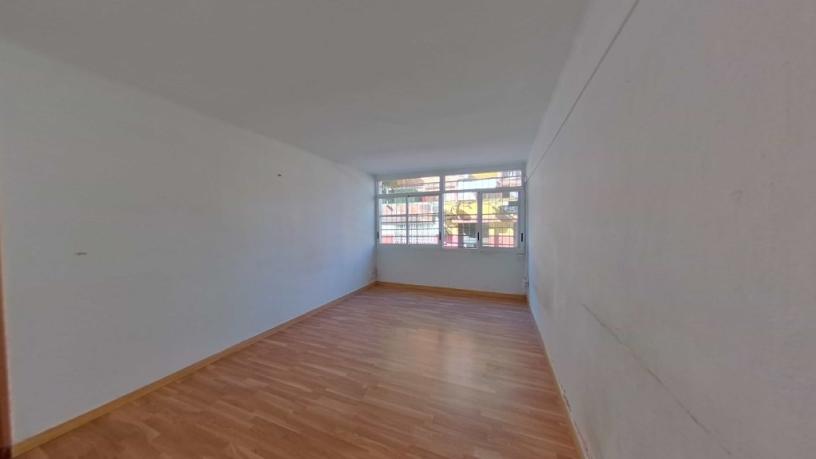 Piso de 65m² en calle Bruc, Cornellà De Llobregat, Barcelona