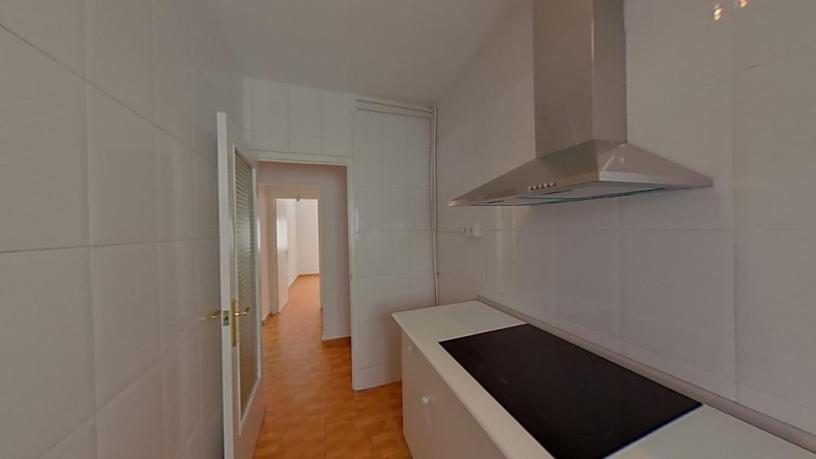 Piso de 52m² en calle Onze De Setembre, Sant Adrià De Besòs, Barcelona