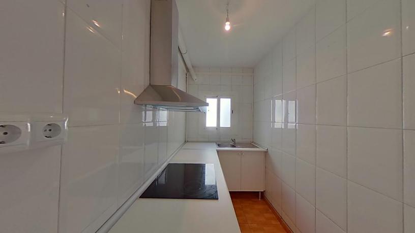 Piso de 52m² en calle Onze De Setembre, Sant Adrià De Besòs, Barcelona