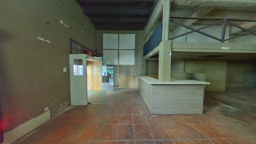 Local comercial de 217m² en calle Francisco Giner, Barcelona