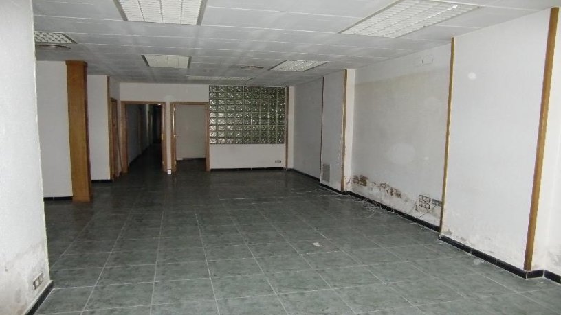 Local comercial de 255m² en avenida Onze De Setembre, Sant Boi De Llobregat, Barcelona