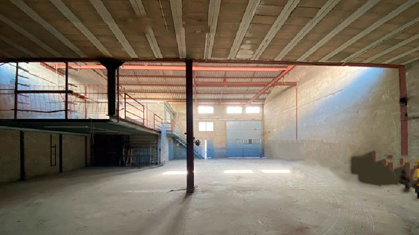 Nave industrial de 300m² en calle Eduard Marquina, Terrassa, Barcelona