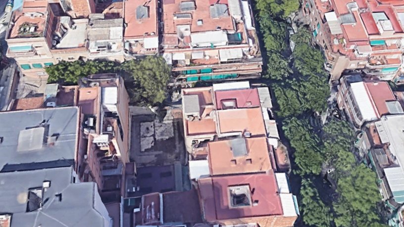 Suelo urbano de 196m² en calle Jaume Pinent, Barcelona