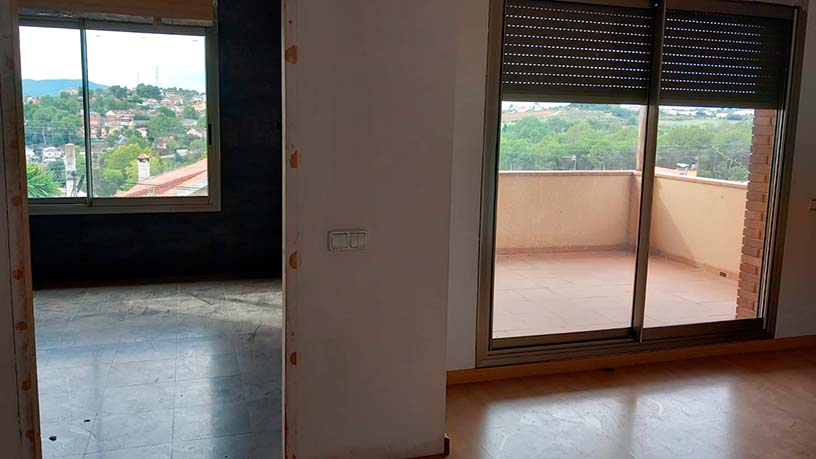 Townhouse on round Sant Jordi, Abrera