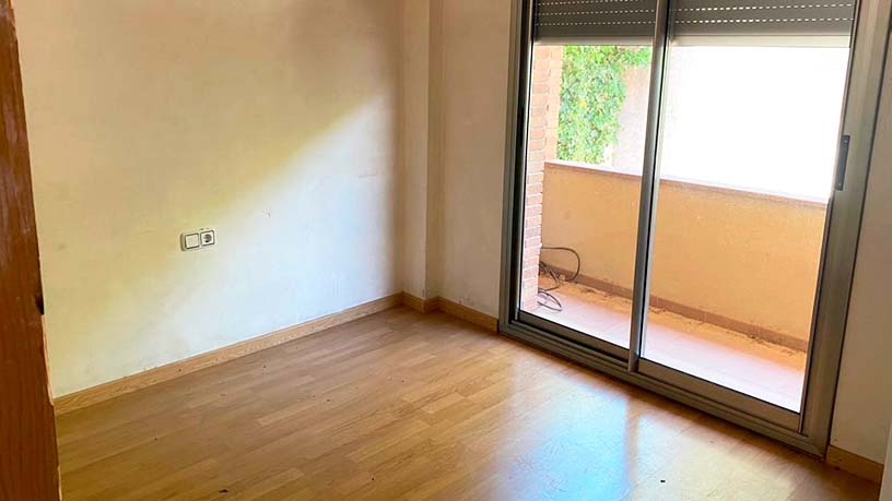 Townhouse on round Sant Jordi, Abrera