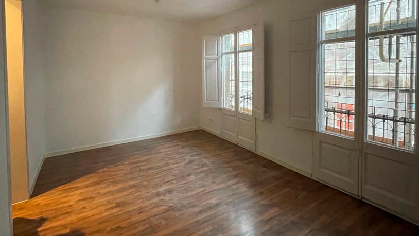 75m² Flat on street Llança, Barcelona