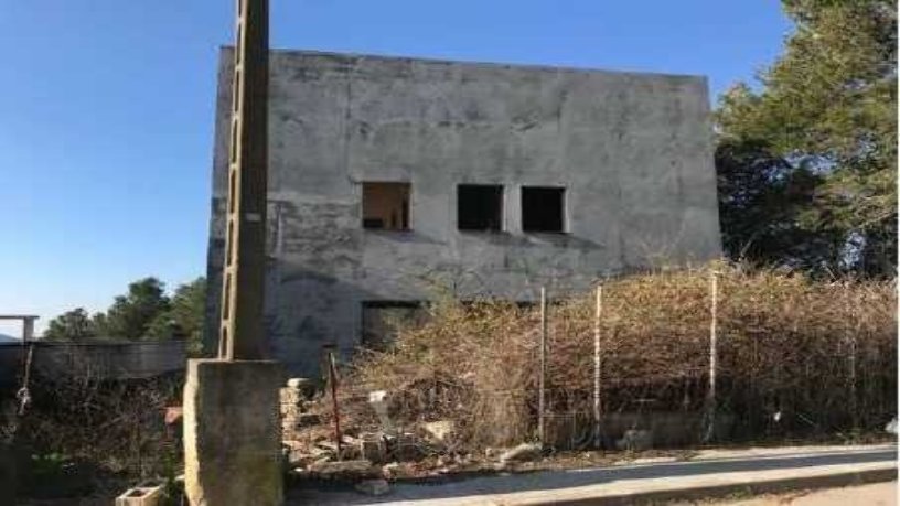 Obra parada en camino Cami De La Creu Aragall, Corbera De Llobregat, Barcelona