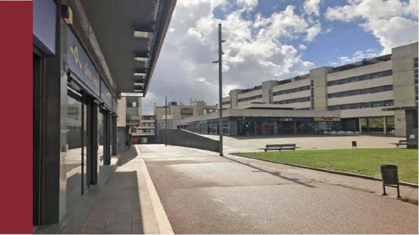 Local comercial de 136m² en pasaje Dos De Maig, Viladecans, Barcelona